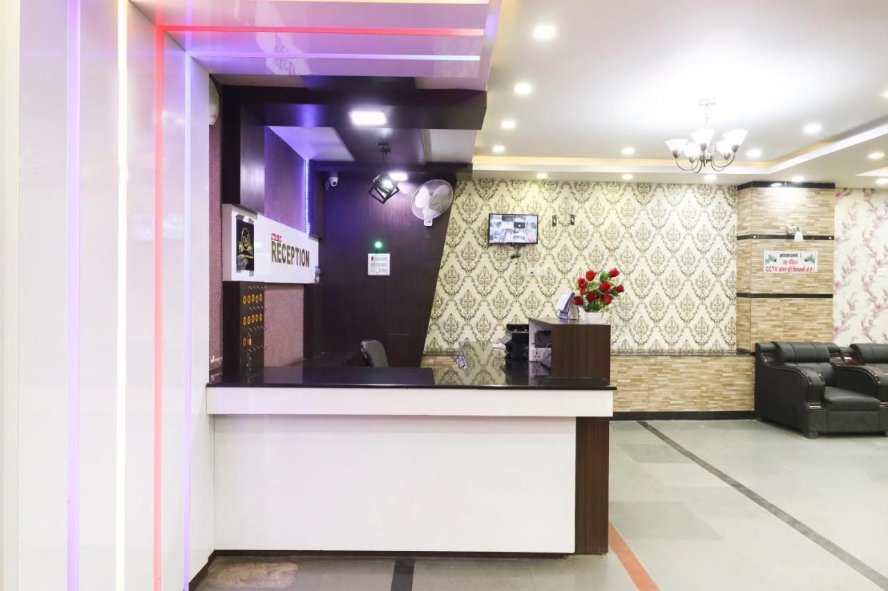 Oyo 70489 Hotel Tajvar Siwan Exterior photo