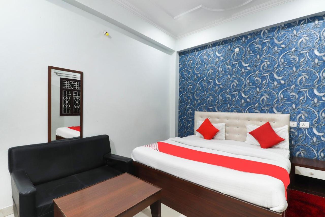 Oyo 70489 Hotel Tajvar Siwan Exterior photo